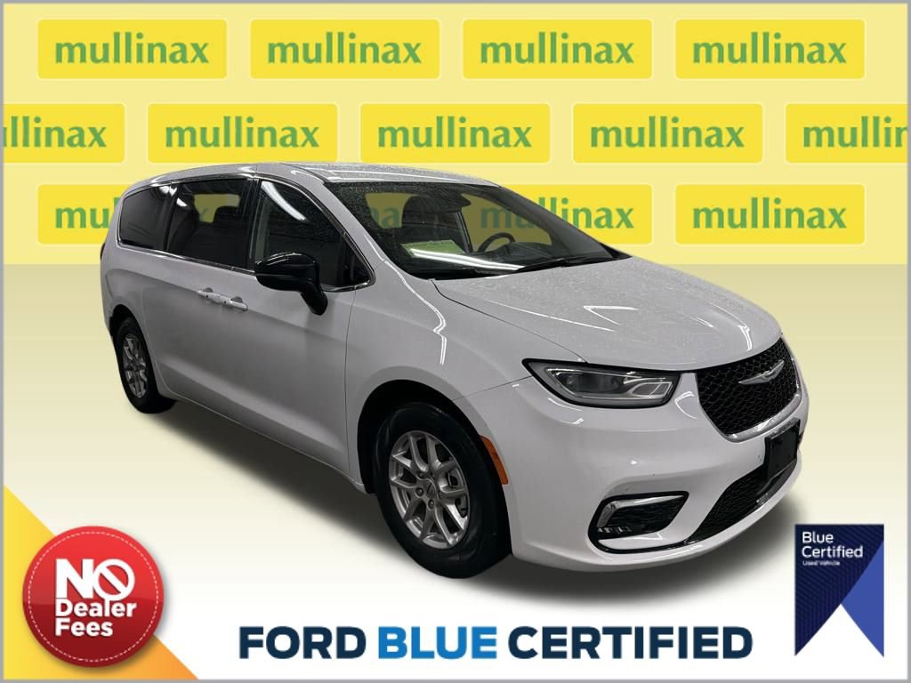 Used 2024 Chrysler Pacifica Touring-L image 1