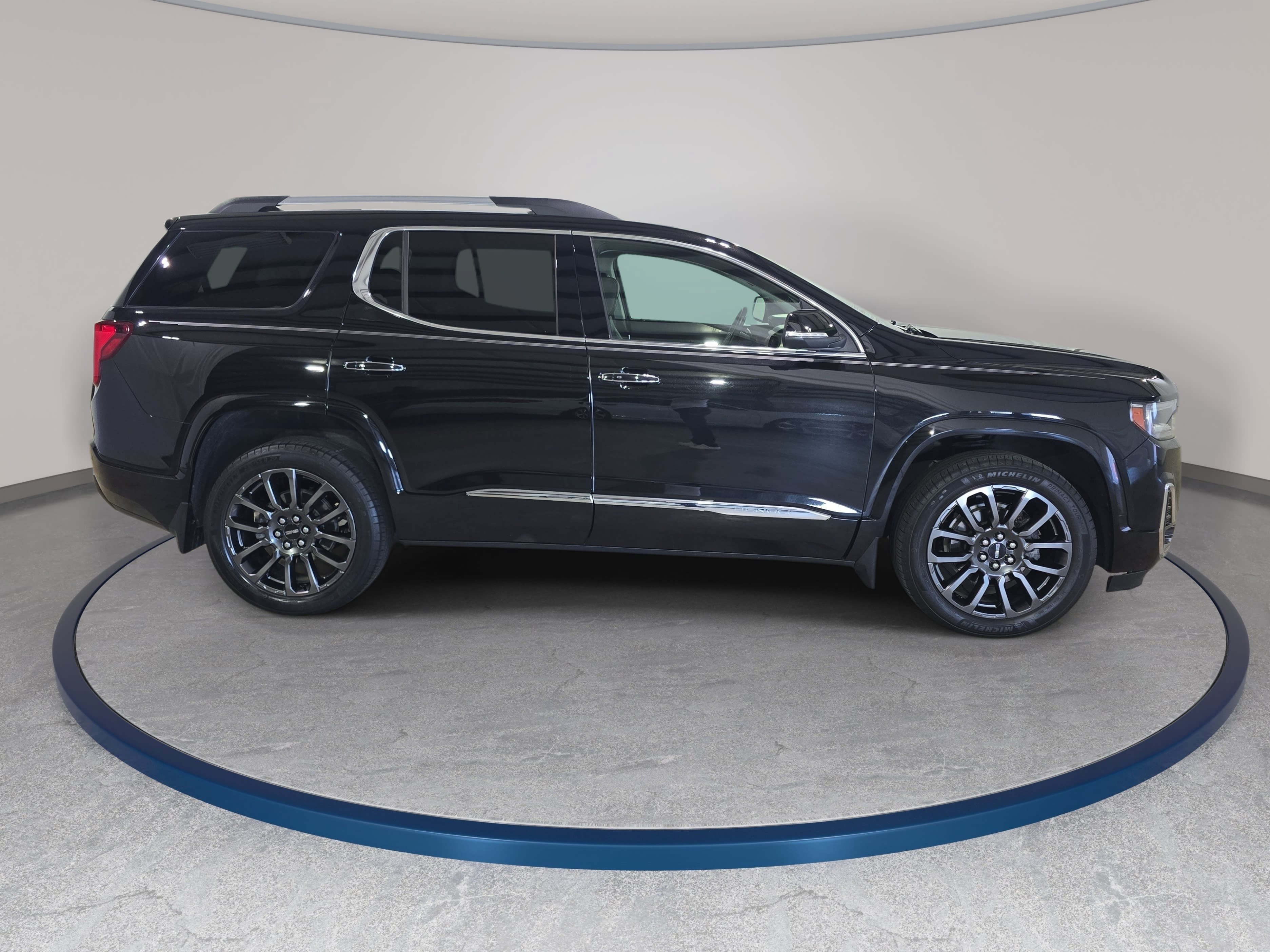Used 2023 GMC Acadia Denali w/ Black Diamond Edition AWD/4WD image 5