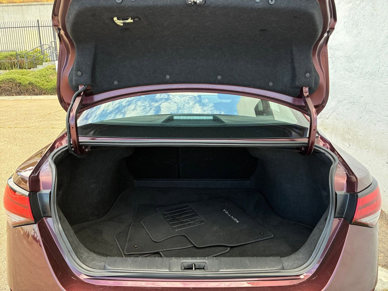 Used 2025 Nissan Sentra SV FWD image 29