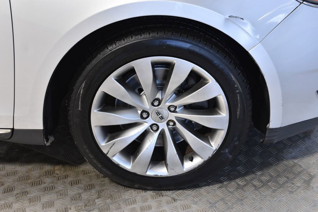 Used 2014 Lincoln MKS image 38