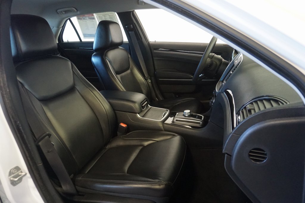 Used 2023 Chrysler 300 Touring L image 24