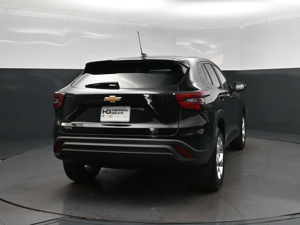 New 2026 Chevrolet Trax LS w/ LS Convenience Package FWD image 7