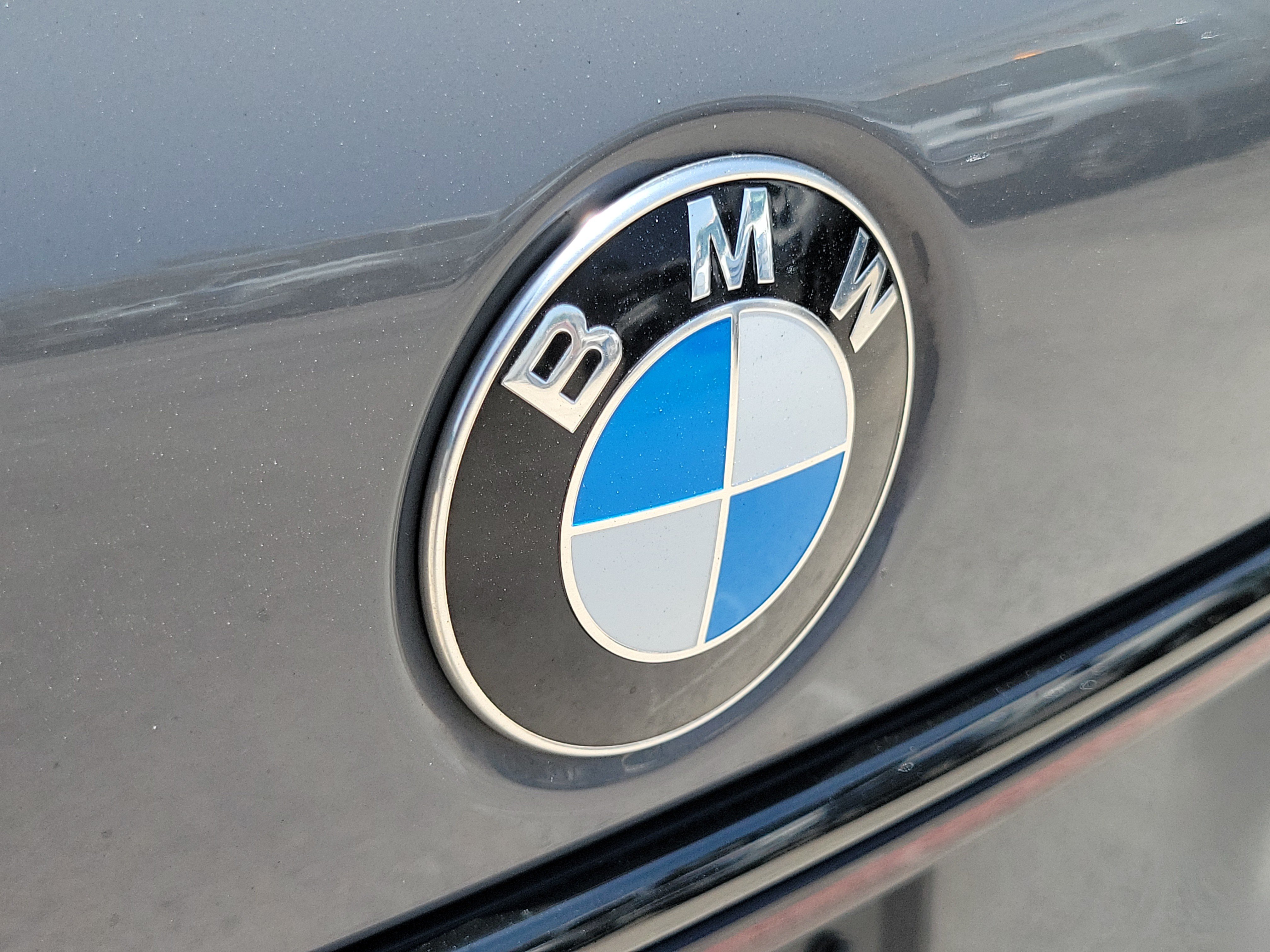 Used 2022 BMW 740i w/ M Sport Package RWD image 10