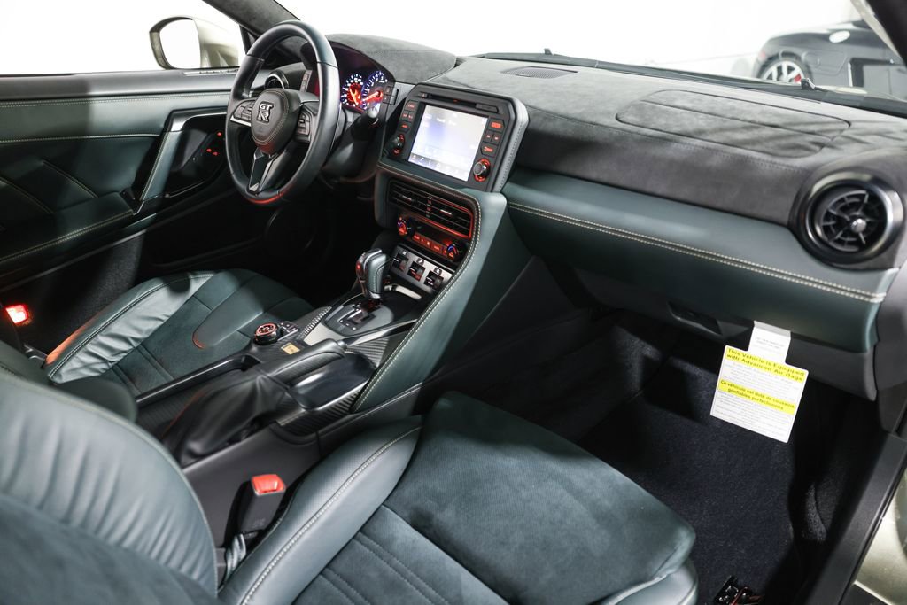 Used 2021 Nissan GT-R Premium image 22