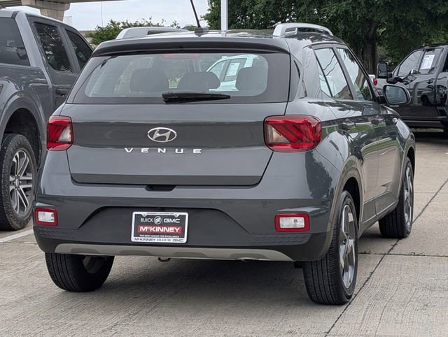 Used 2025 Hyundai Venue SEL FWD image 4