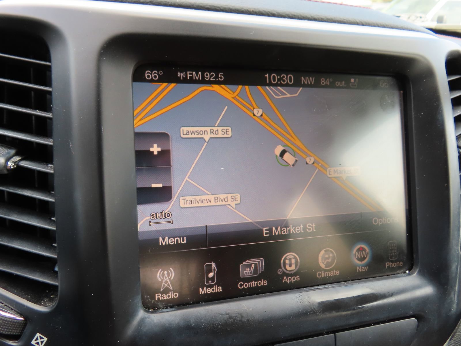 Used 2015 Jeep Cherokee Limited w/ Luxury Group image 20