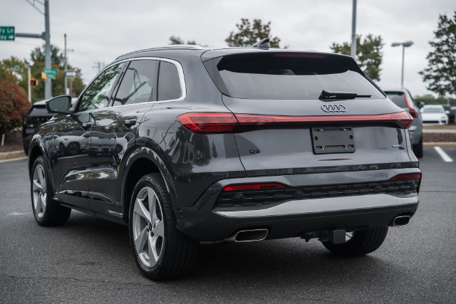 Used 2025 Audi Q5 Premium Plus w/ Premium Plus AWD/4WD image 5