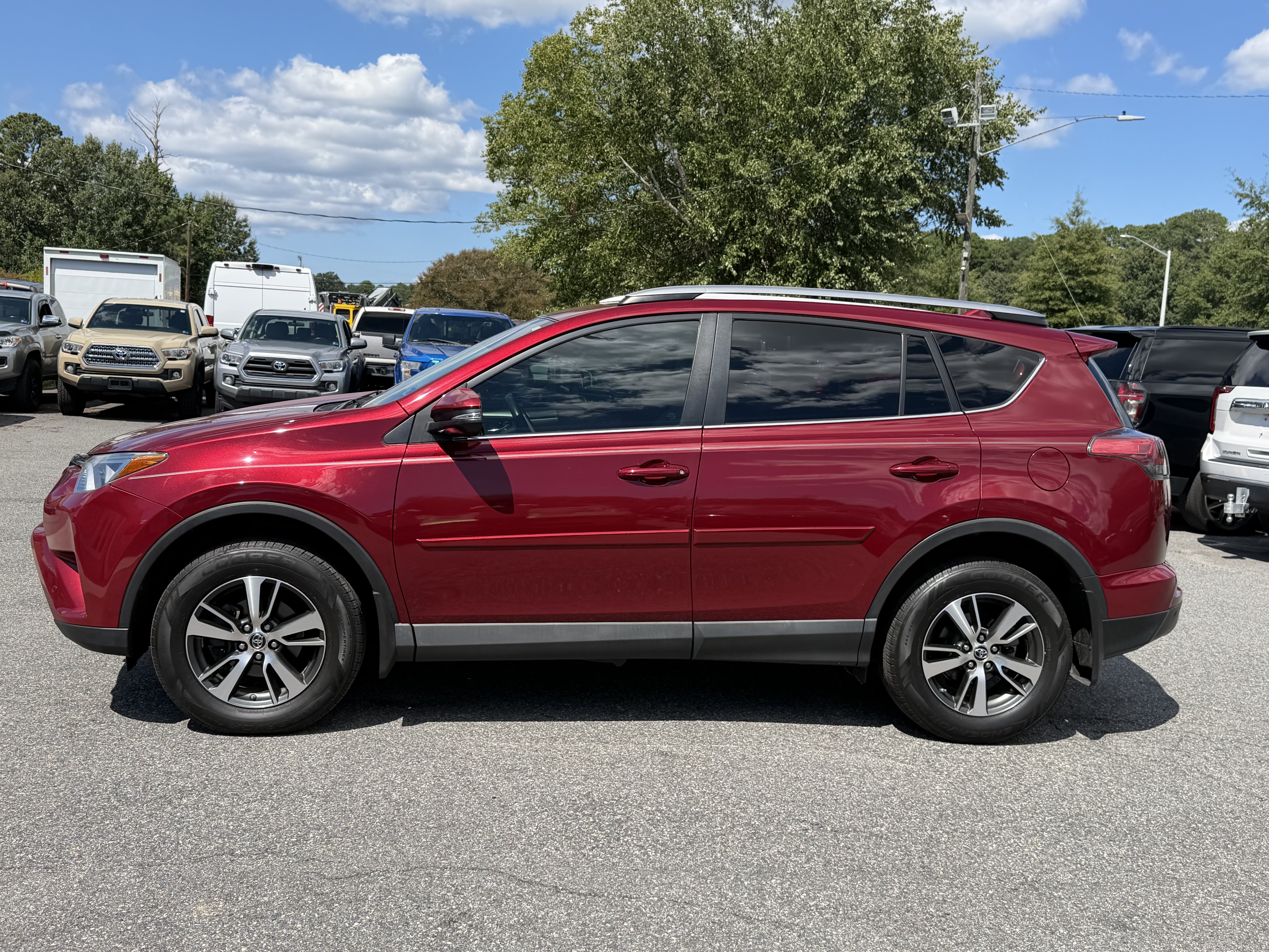 Used 2018 Toyota RAV4 XLE FWD image 9