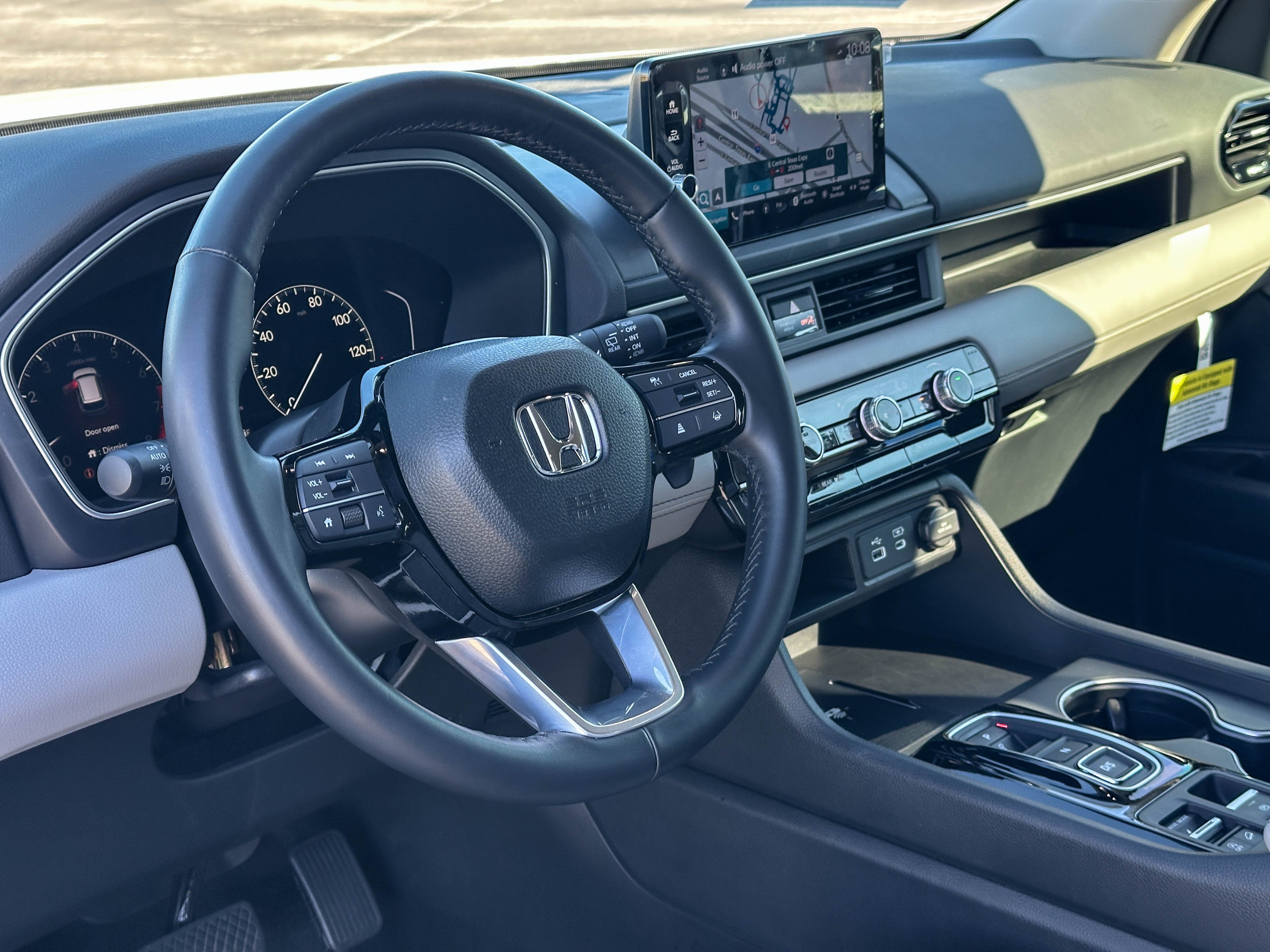 Used 2025 Honda Pilot Touring image 12