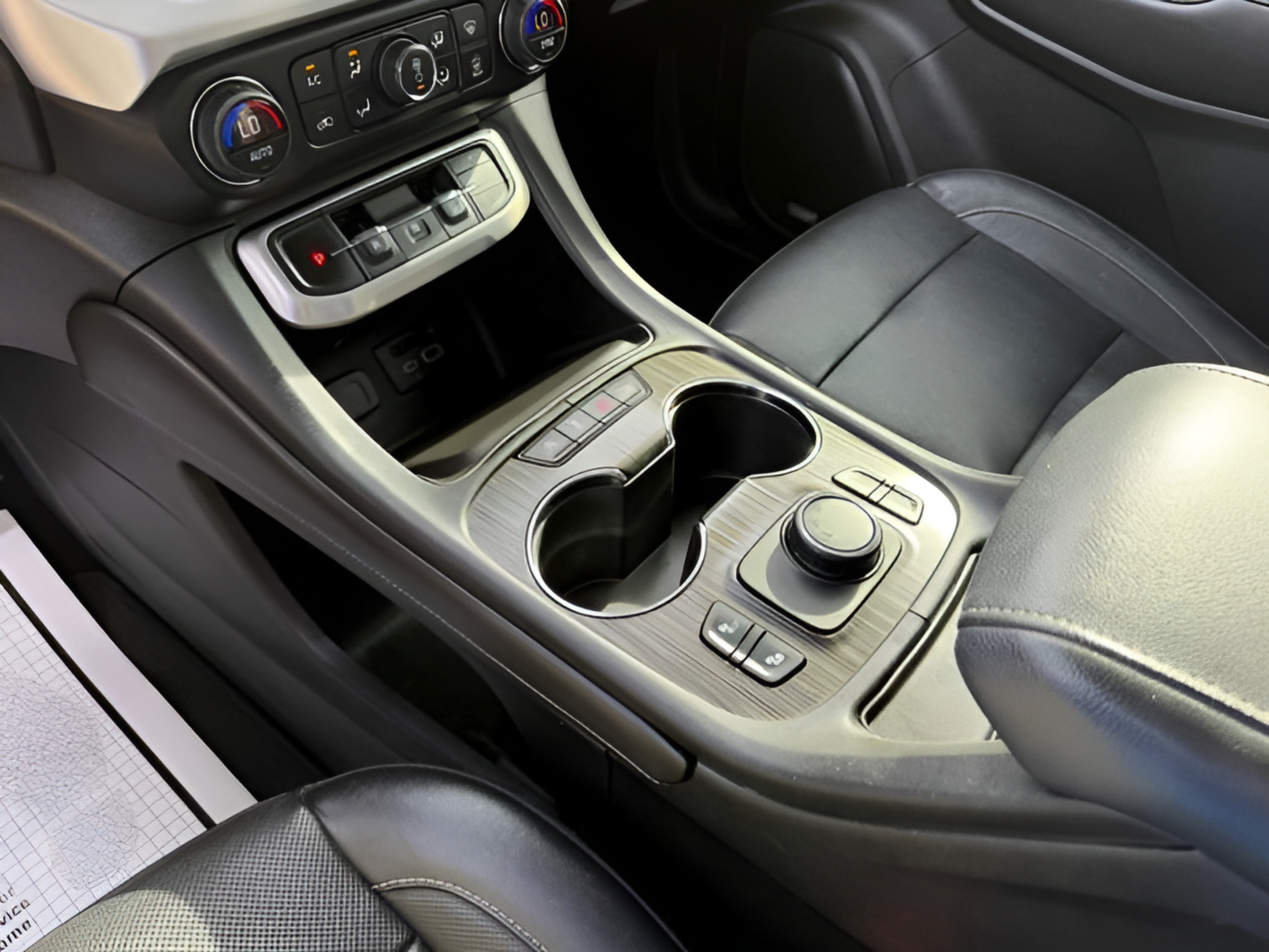 Used 2020 GMC Acadia SLT FWD image 28