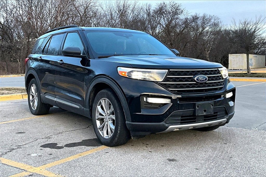 Used 2020 Ford Explorer XLT w/ Equipment Group 202A image 3