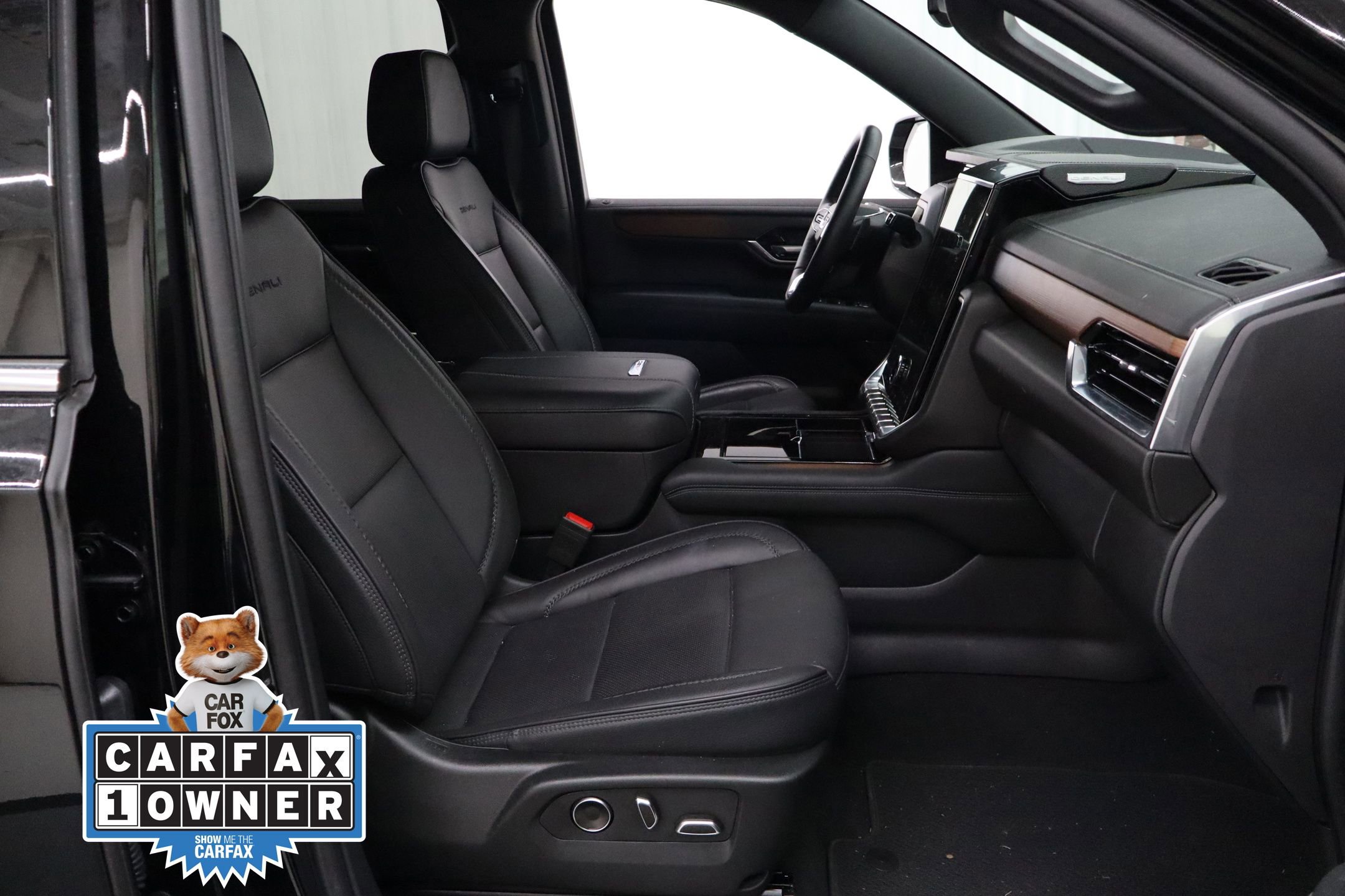 Used 2025 GMC Yukon Denali image 31