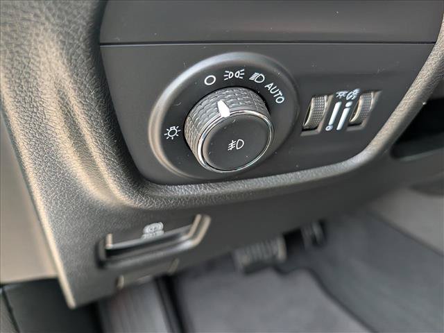 Used 2025 Jeep Grand Cherokee L Overland w/ Luxury Tech Group IV AWD/4WD image 38