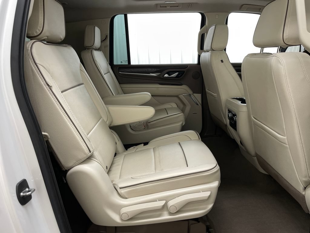 Used 2022 GMC Yukon XL Denali w/ Denali Premium Package AWD/4WD image 47