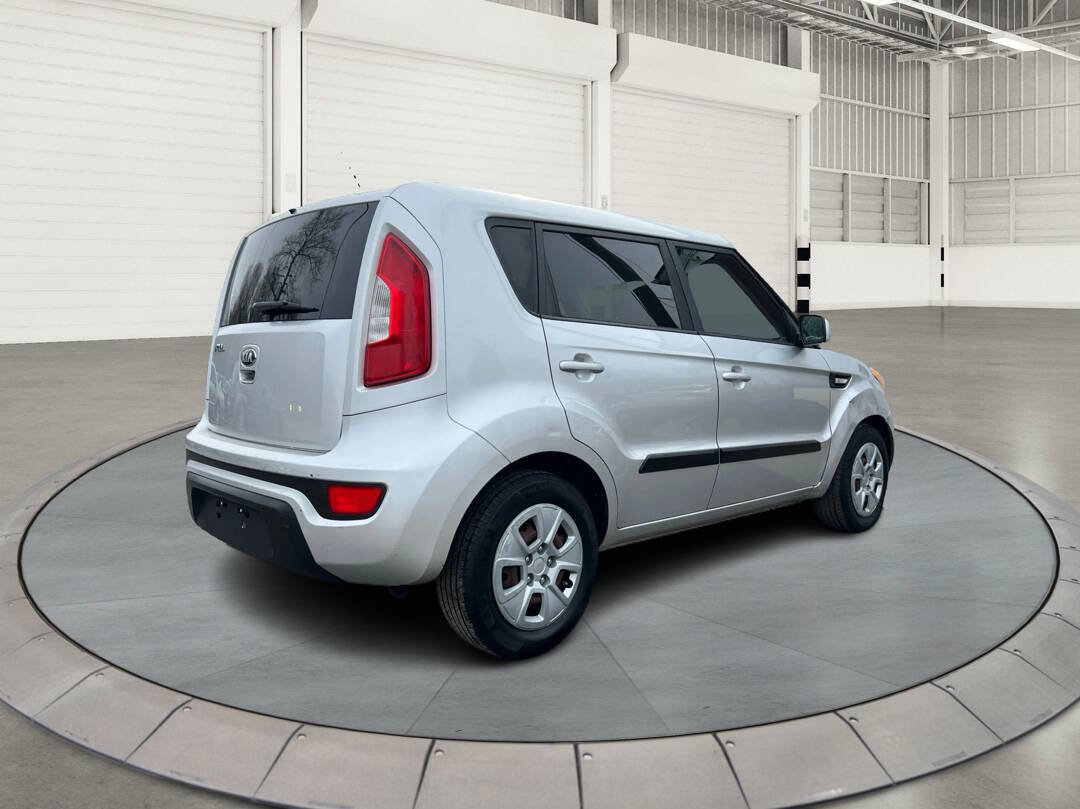 Used 2013 Kia Soul FWD image 3
