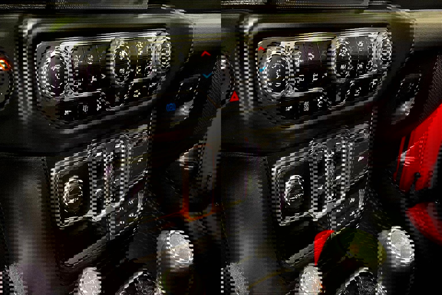 Used 2023 Jeep Wrangler Sahara w/ Cold Weather Group image 15