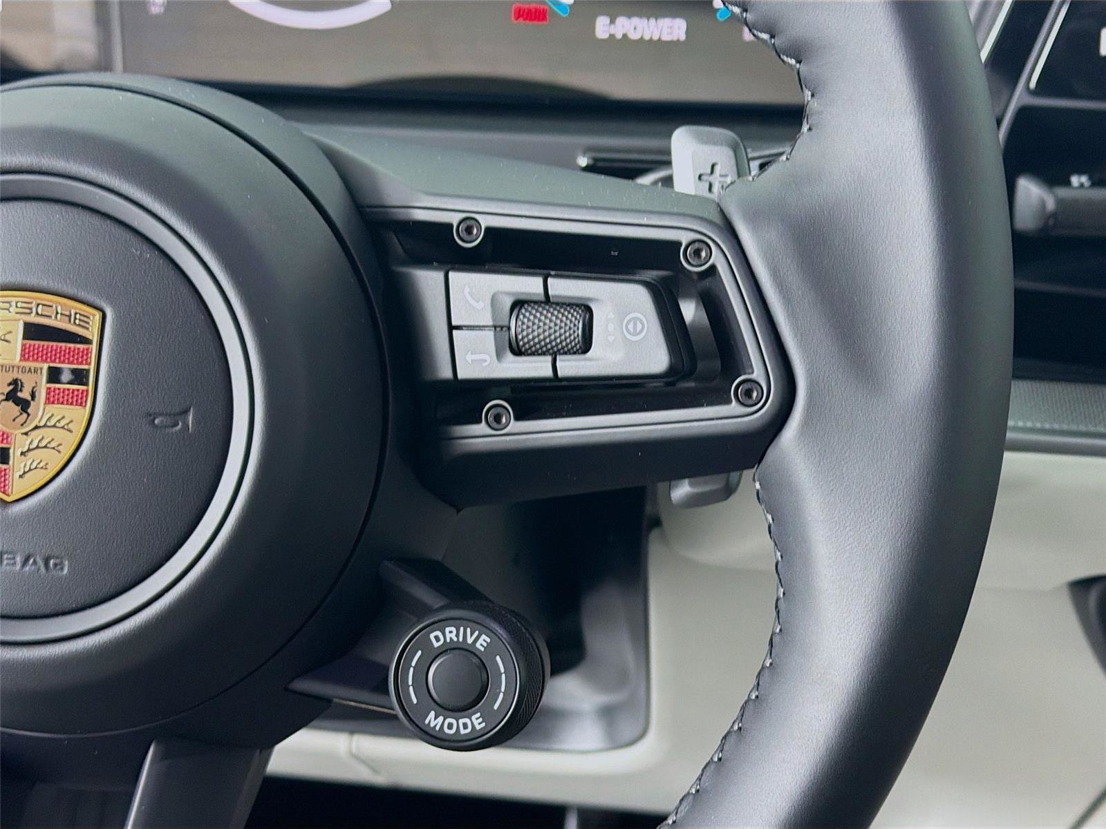 New 2026 Porsche Cayenne Coupe AWD/4WD image 12