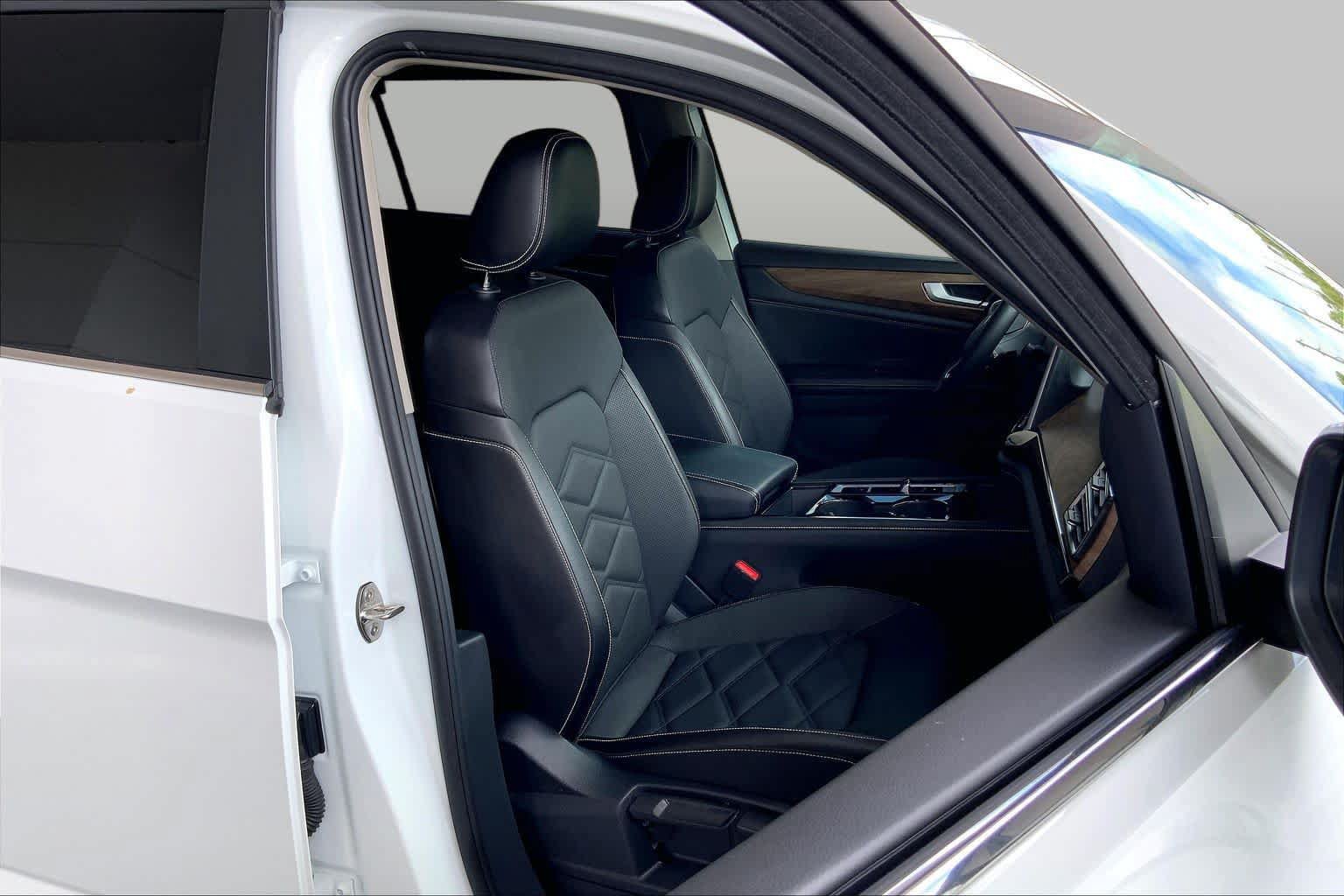 Used 2024 Volkswagen Atlas SE FWD image 9