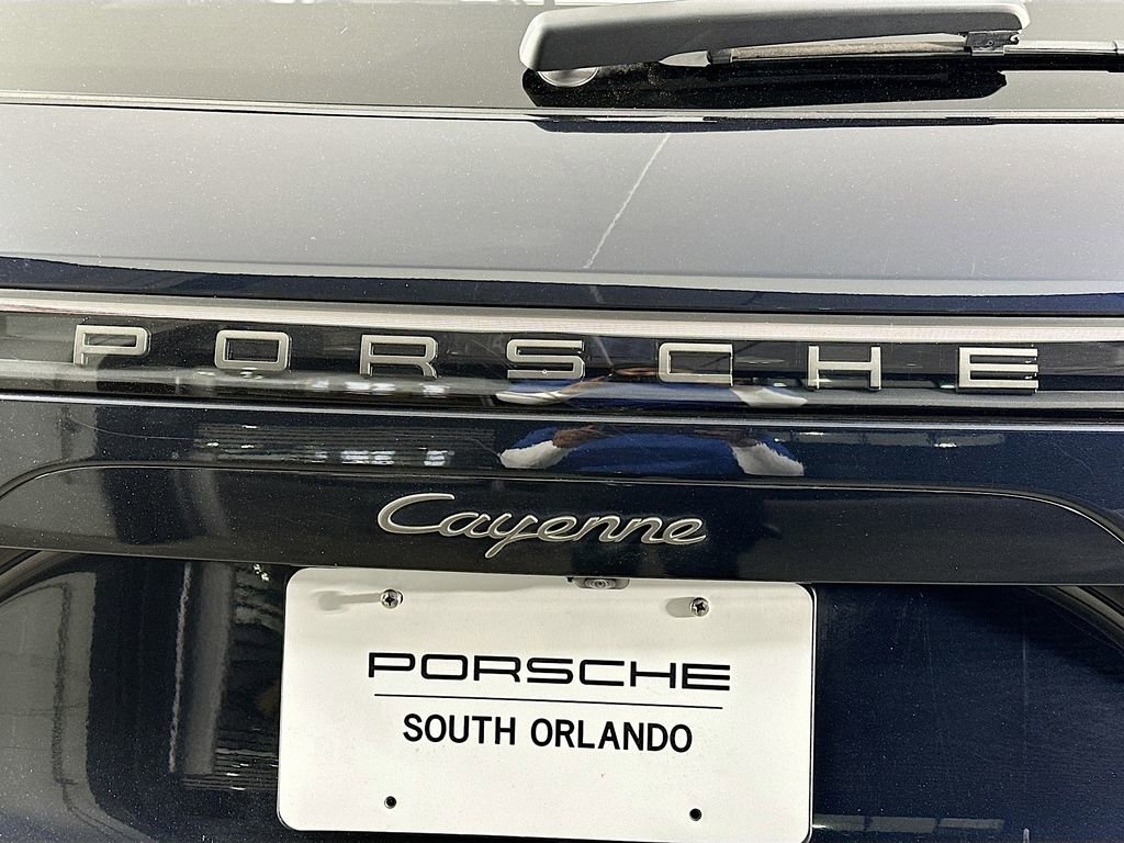 Certified 2022 Porsche Cayenne Platinum Edition image 35