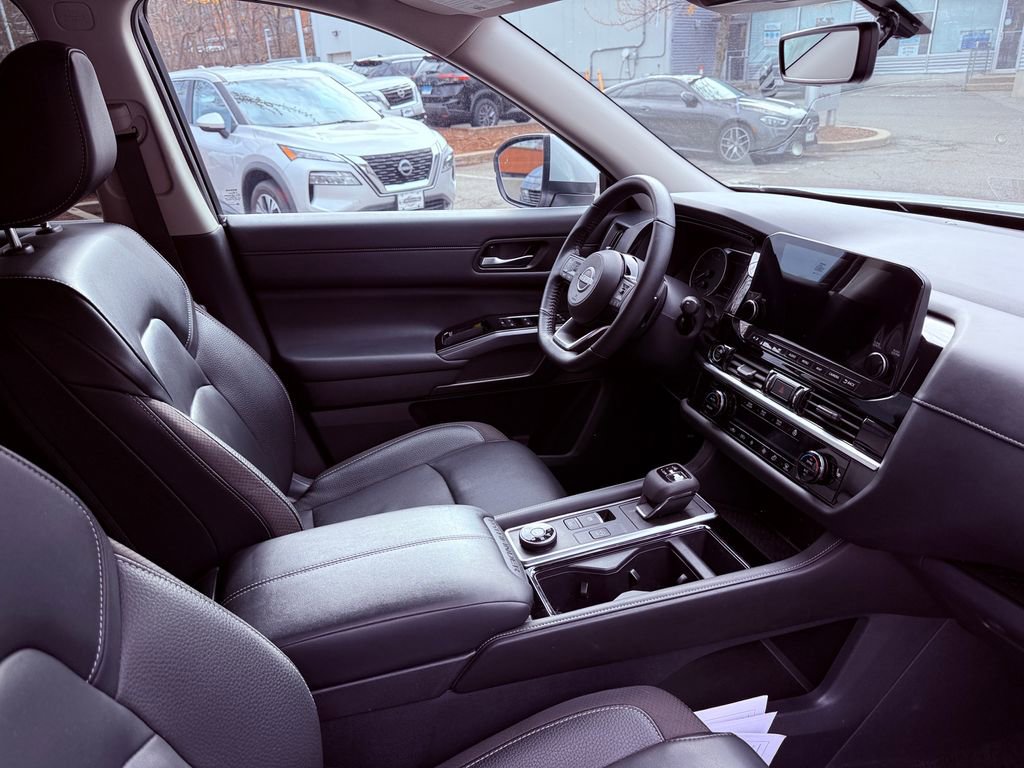 Used 2023 Nissan Pathfinder SL image 27