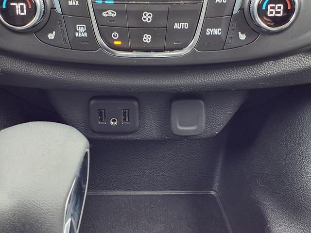 Used 2021 Chevrolet Traverse LT image 14