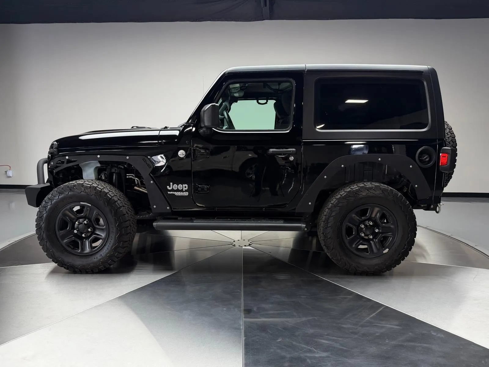 Used 2018 Jeep Wrangler Sport AWD/4WD image 4