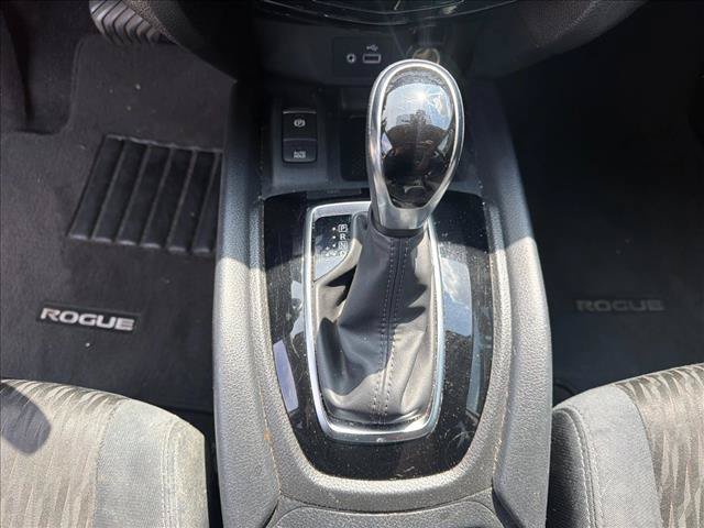 Used 2019 Nissan Rogue SV w/ Premium Package FWD image 16