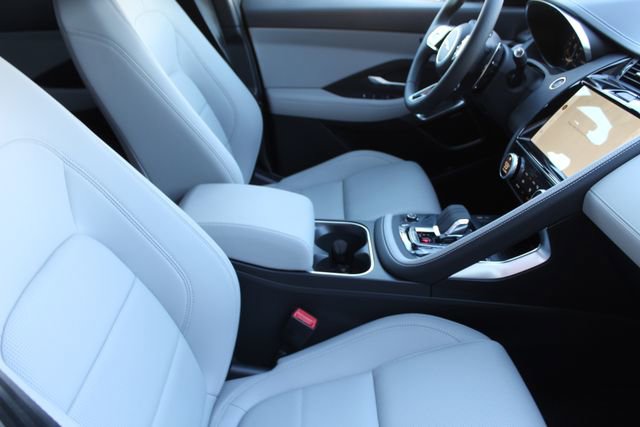 Used 2024 Jaguar E-PACE R-Dynamic SE image 3