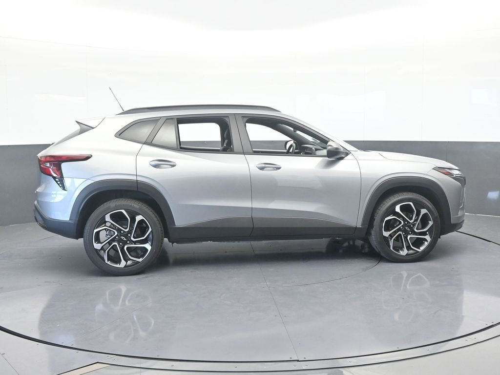 Used 2024 Chevrolet Trax RS w/ Sunroof Package image 7