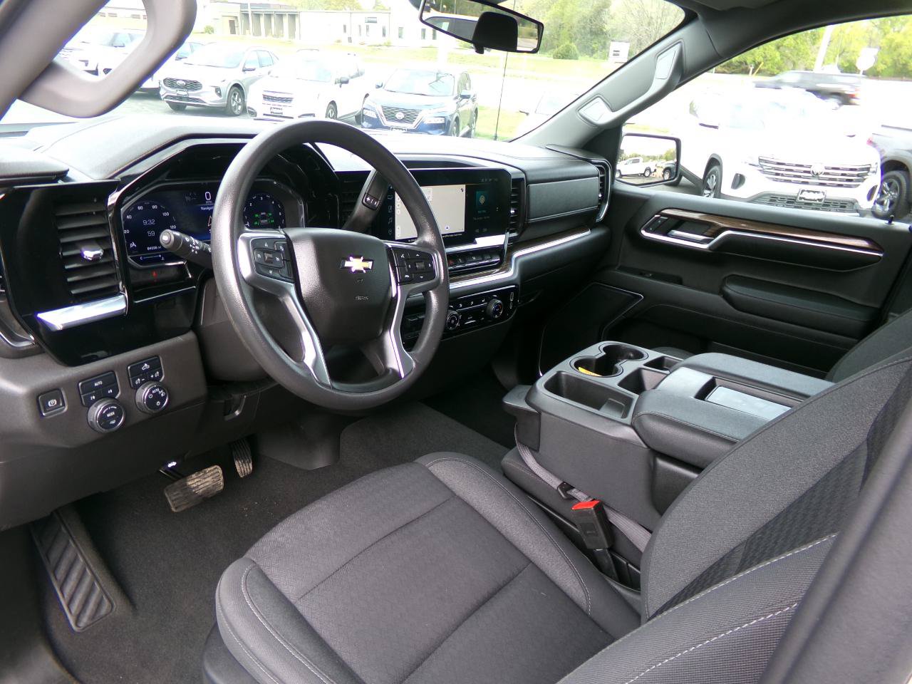 Used 2022 Chevrolet Silverado 1500 LT AWD/4WD image 12
