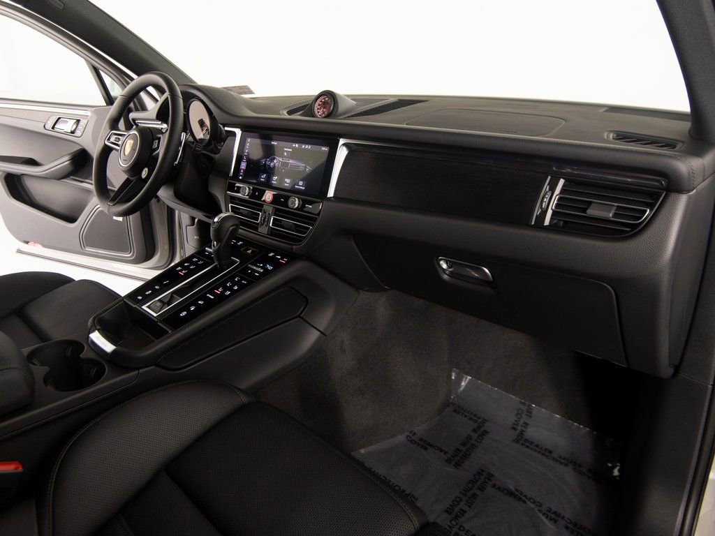New 2026 Porsche Macan GTS image 29