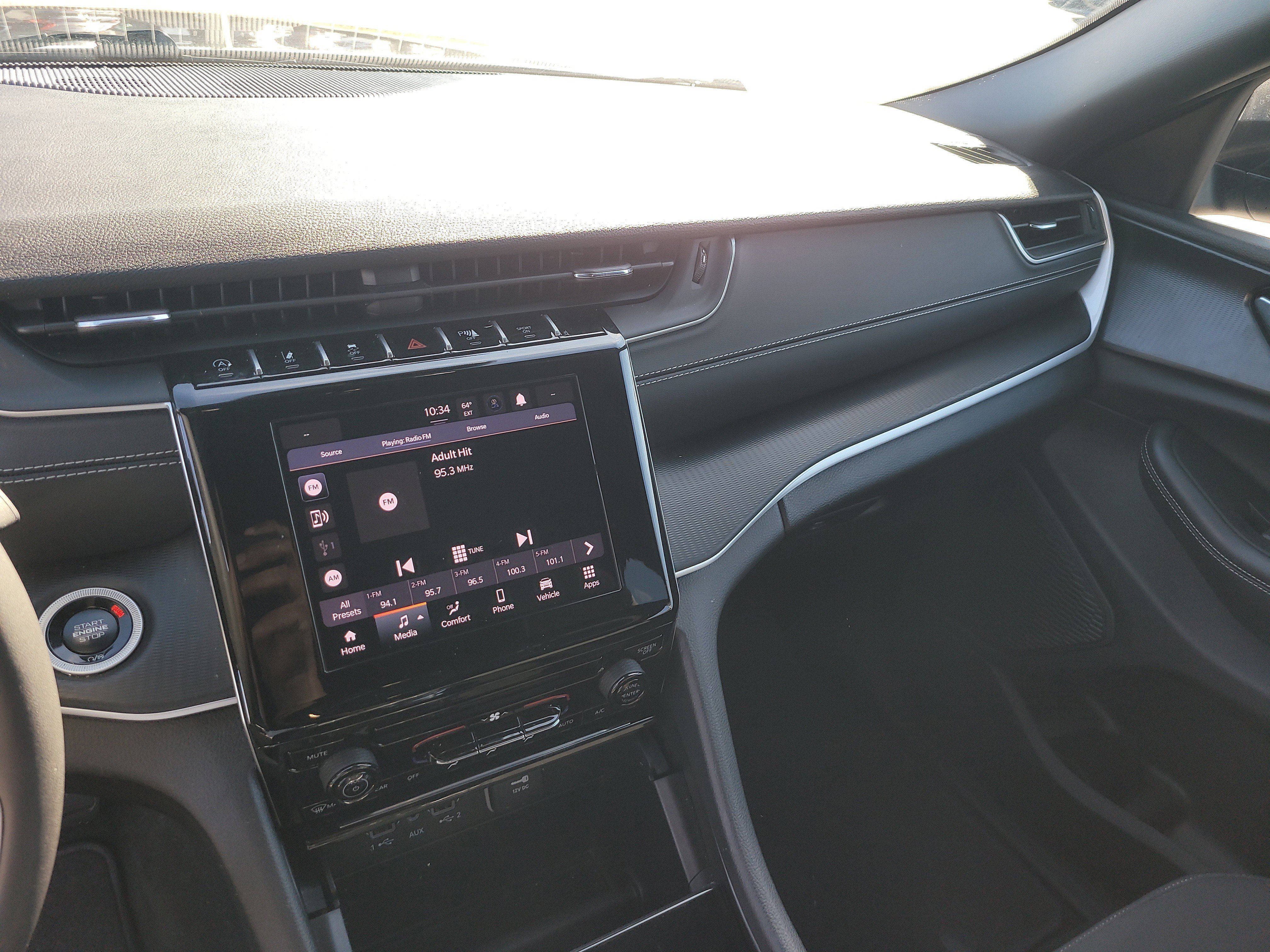 Used 2025 Jeep Grand Cherokee Laredo w/ MOPAR Finishing Package image 19