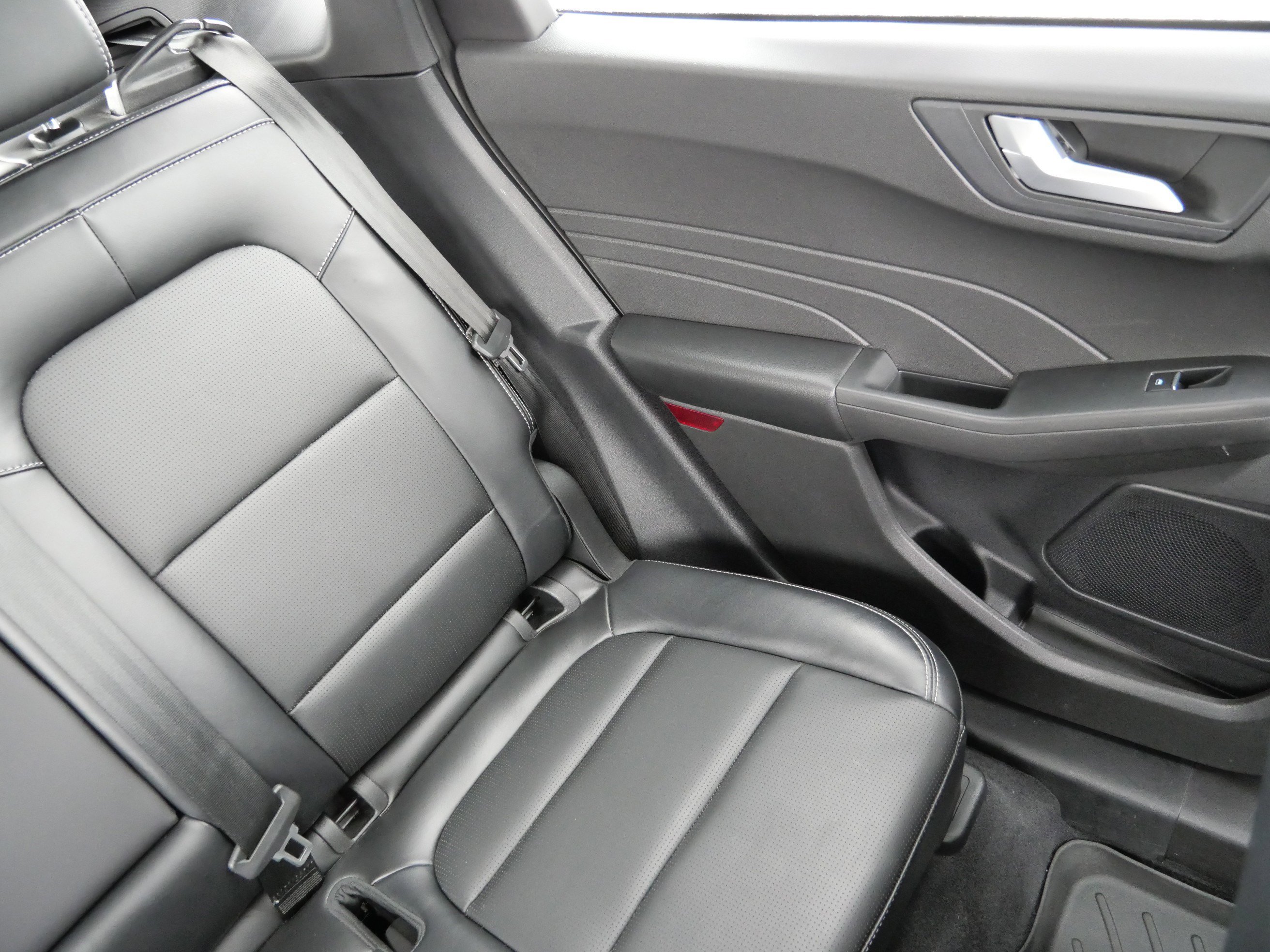 Used 2023 Ford Escape Platinum image 14