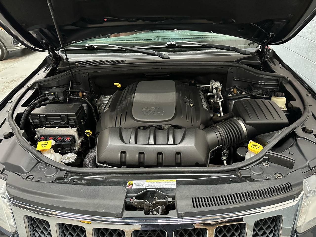 Used 2013 Jeep Grand Cherokee Overland w/ Advance Technology Group image 22