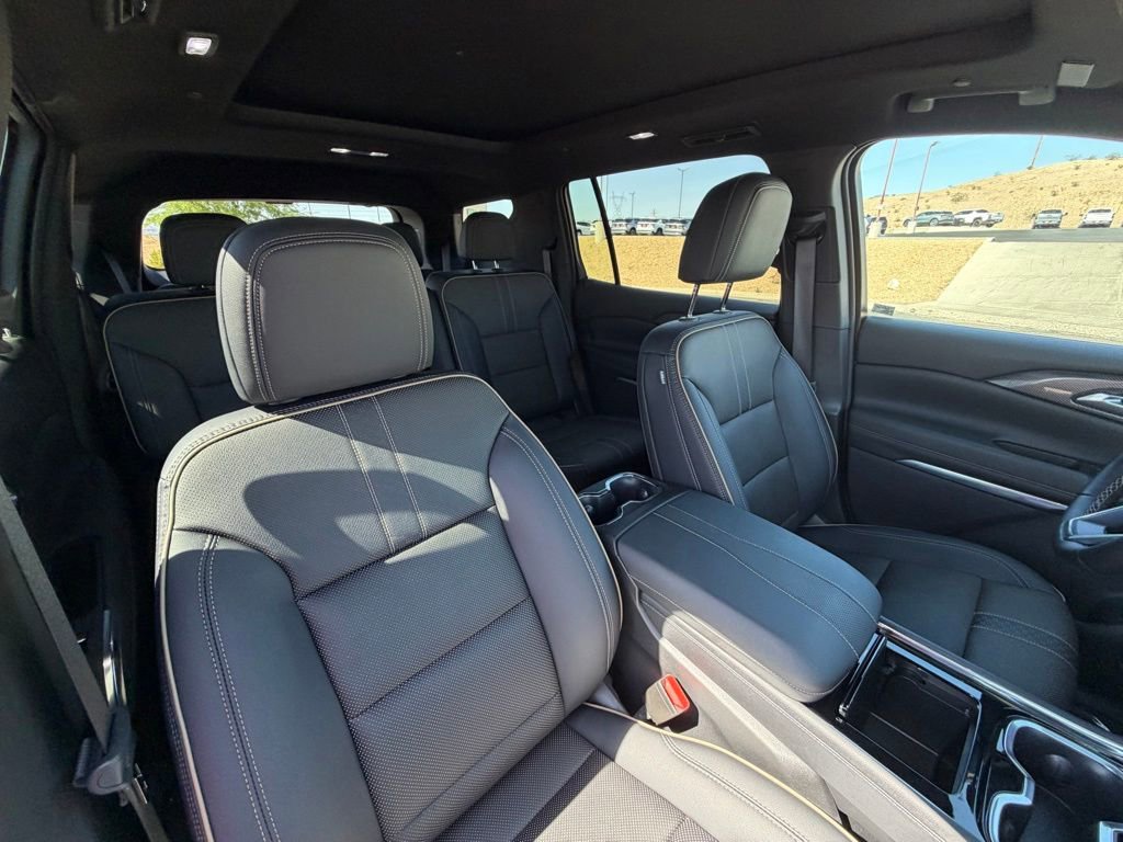 Used 2025 Chevrolet Traverse High Country FWD image 17