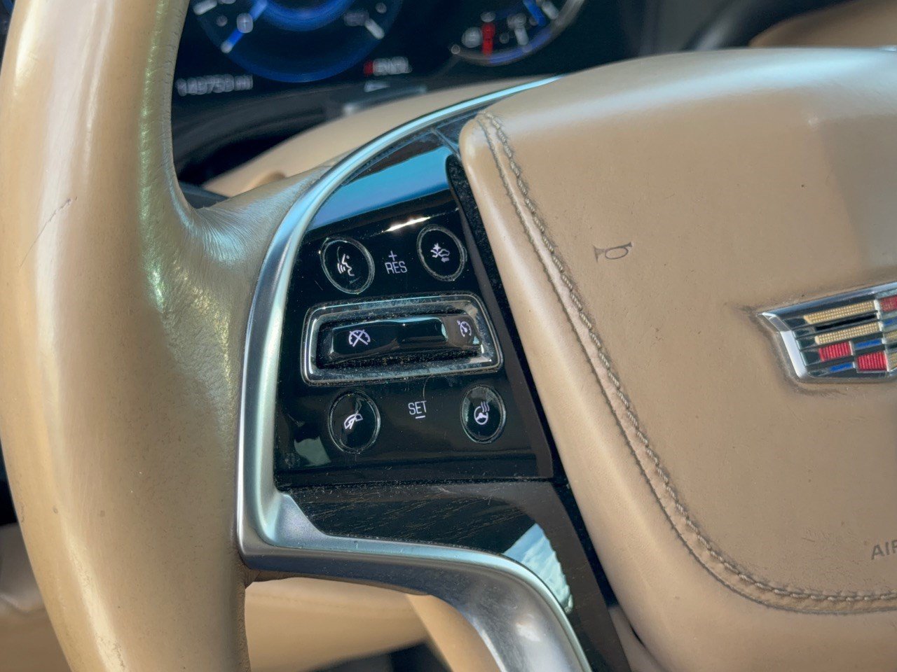 Used 2018 Cadillac Escalade ESV Platinum AWD/4WD image 18