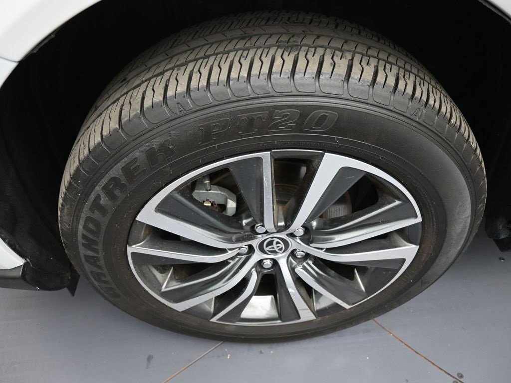 Certified 2024 Toyota Venza LE image 14