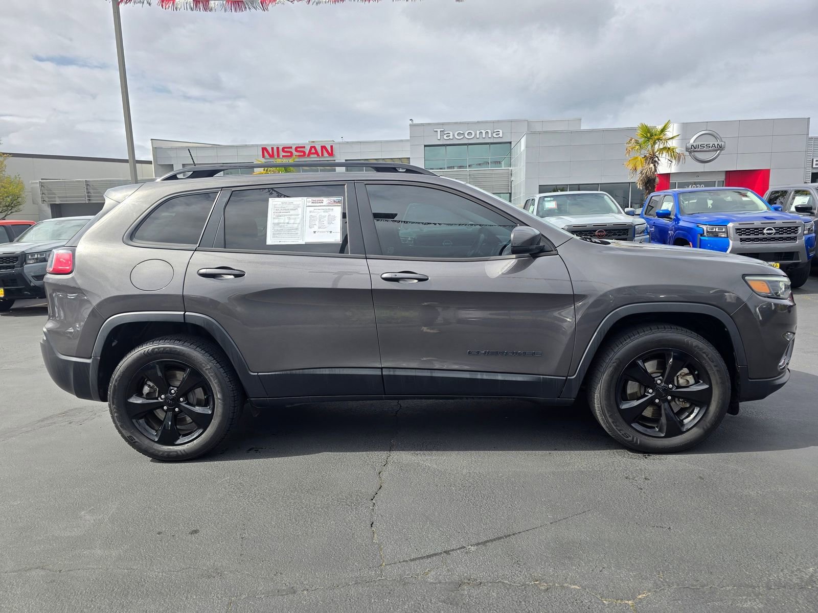 Used 2019 Jeep Cherokee Latitude Plus AWD/4WD image 6