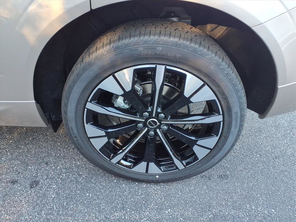 New 2026 Volvo XC60 B5 Plus w/ Protection Package Premier AWD/4WD image 7