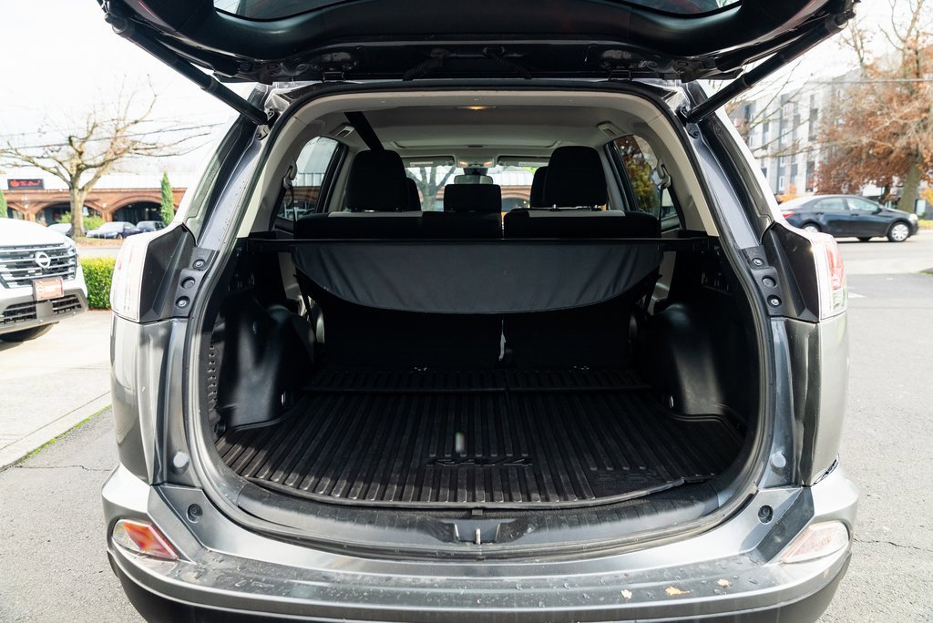 Used 2018 Toyota RAV4 XLE image 7