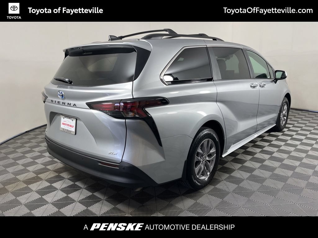 Certified 2025 Toyota Sienna XLE FWD image 18