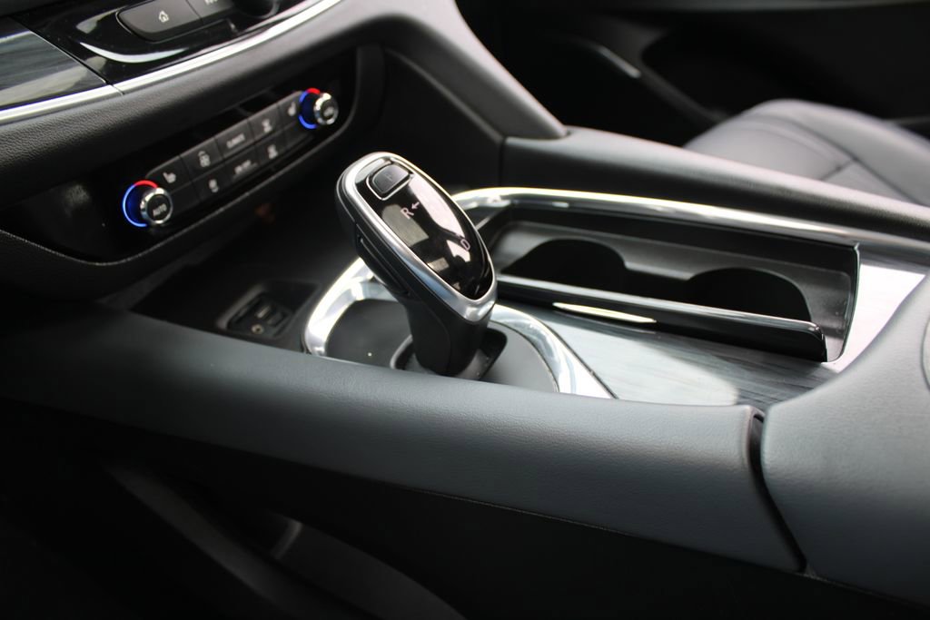 Used 2020 Buick Enclave Essence image 18