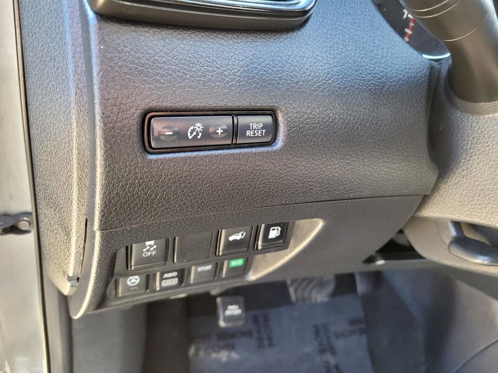 Used 2018 Nissan Rogue SV w/ Sun & Sound Touring Package image 23