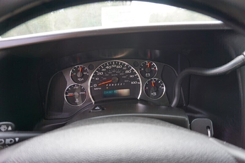 Used 2010 Chevrolet Express 1500 RWD image 25