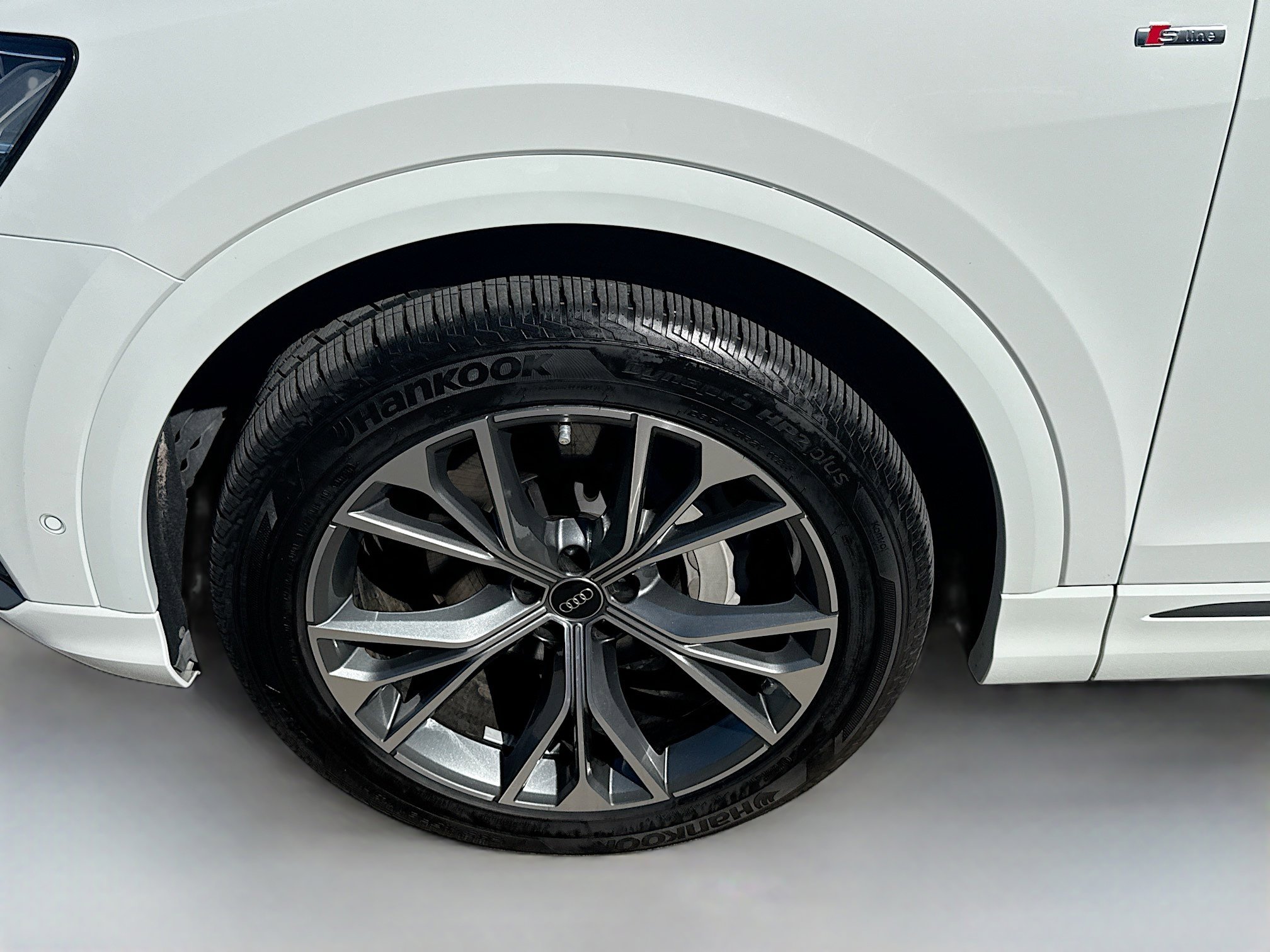 Used 2023 Audi Q8 Premium Plus w/ Premium Plus Package AWD/4WD image 34