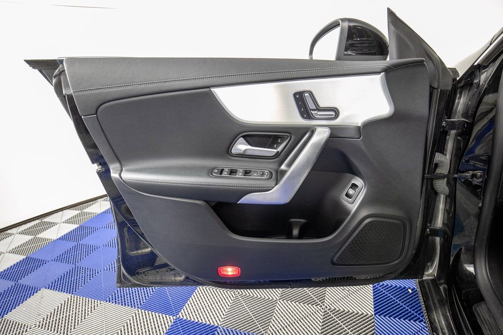 Used 2025 Mercedes-Benz CLA 250 image 12