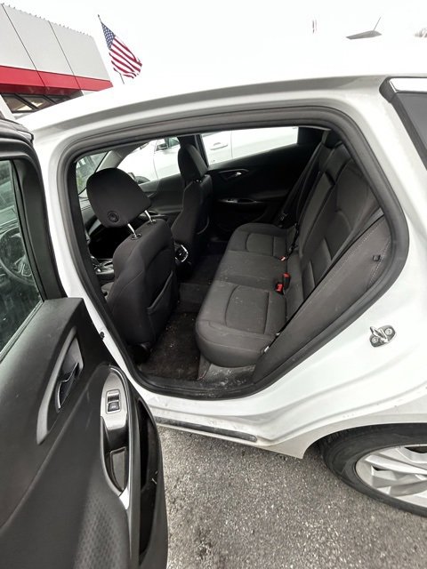 Used 2017 Chevrolet Malibu LT image 9