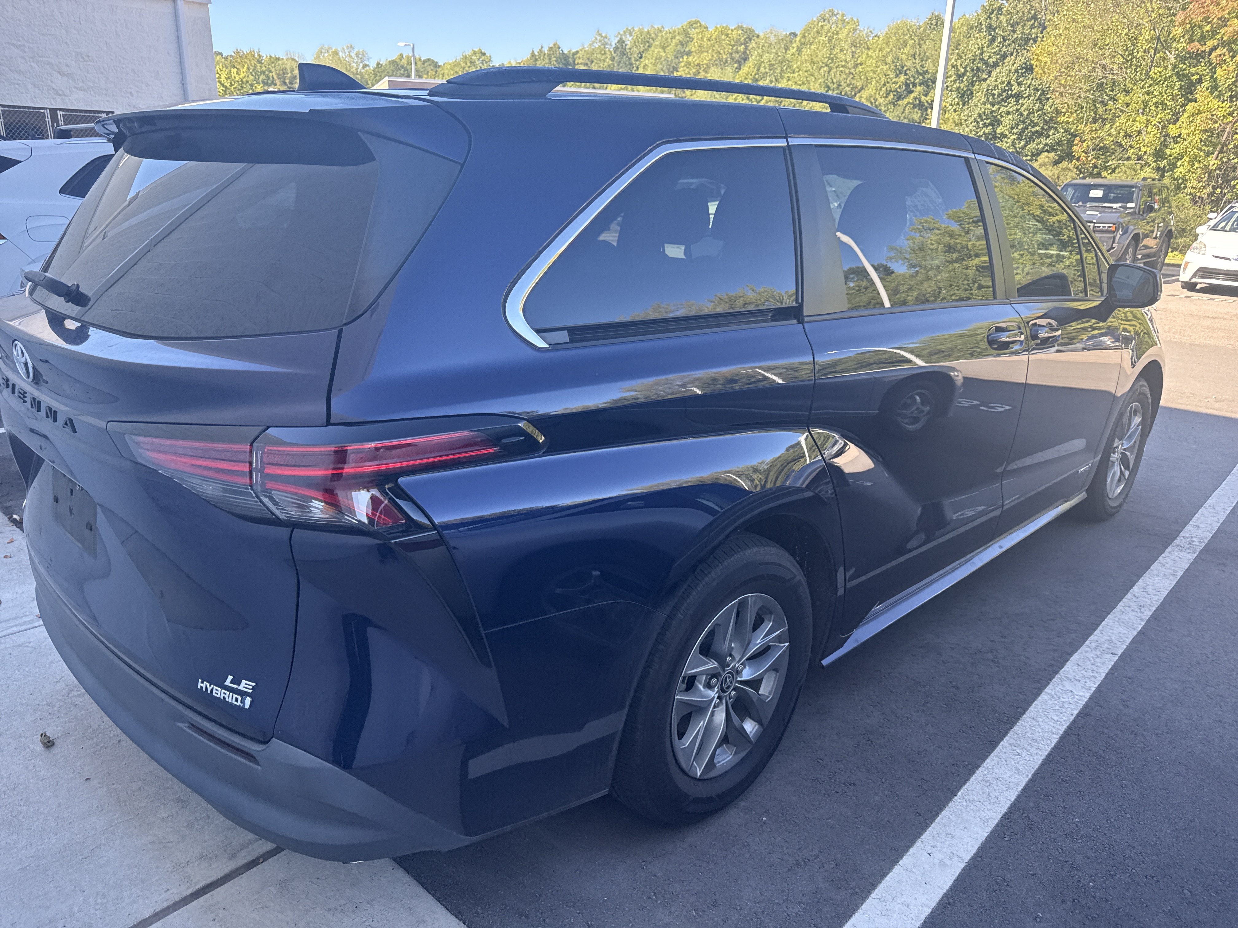 Used 2021 Toyota Sienna LE w/ LE Plus Package AWD/4WD image 6