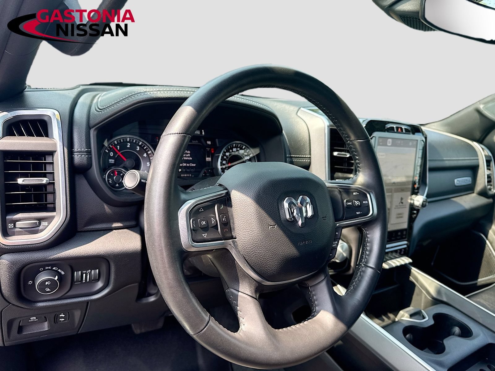 Used 2022 RAM 1500 Laramie w/ Sport Appearance Package AWD/4WD image 11