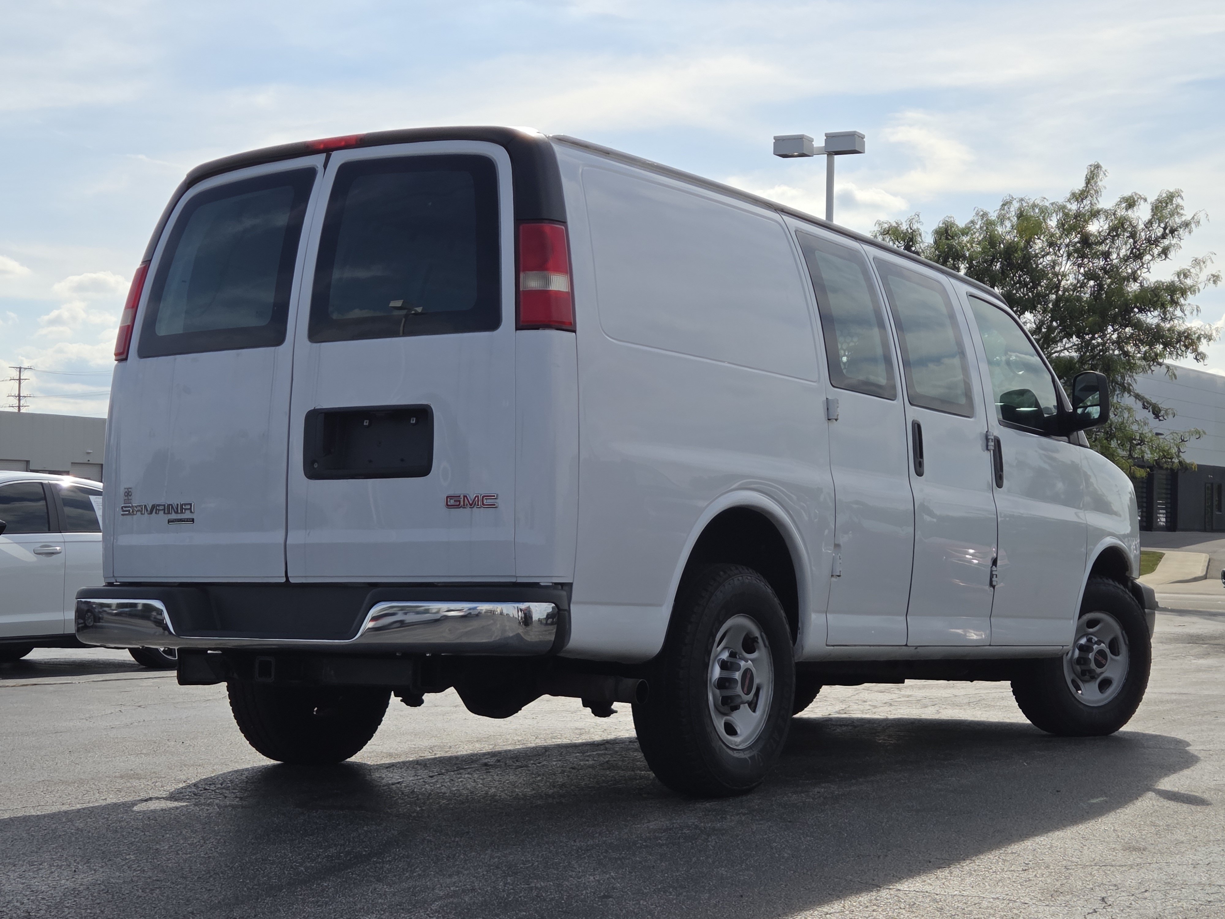 Used 2015 GMC Savana 2500 RWD image 5